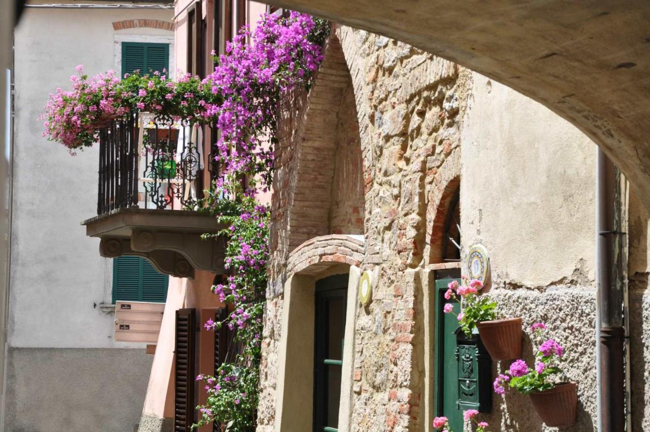 Le Logge Casa Vacanze Montepescali Eksteriør bilde